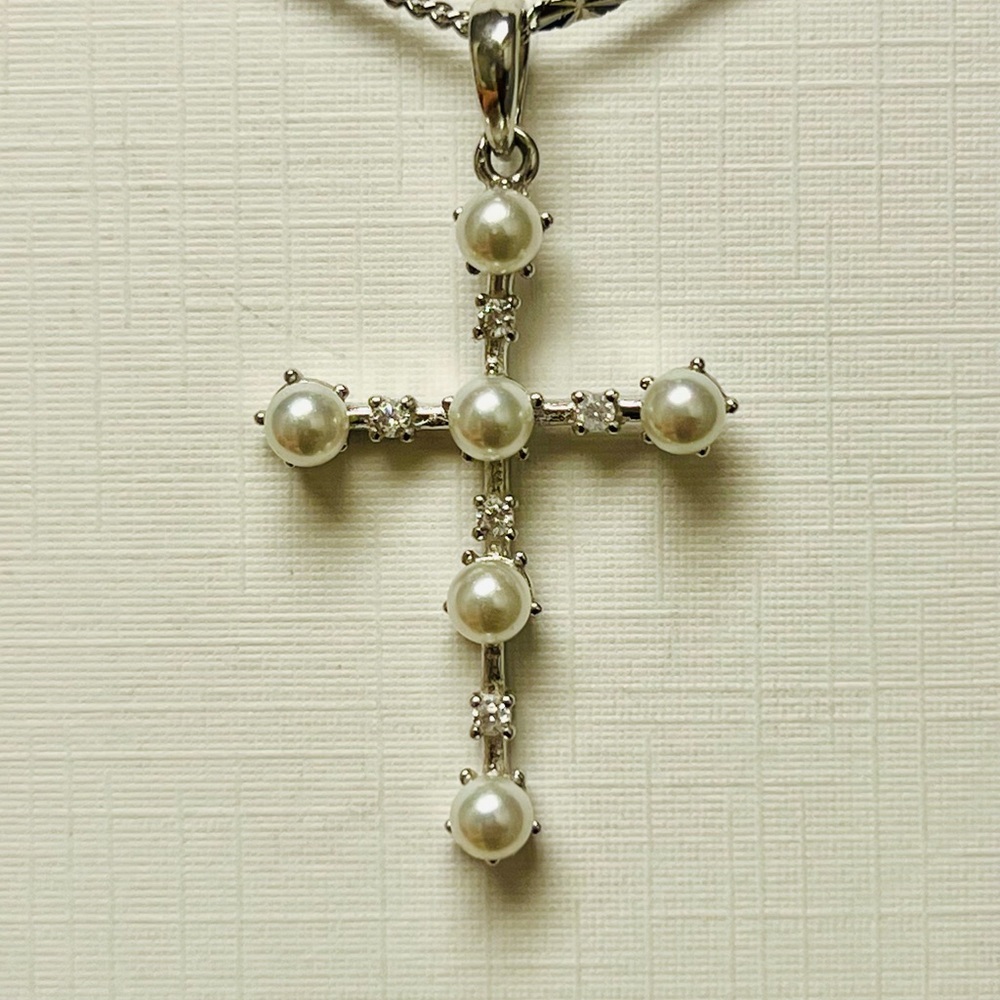 925 Silver cross pendant with cultured pearls. Pendant only